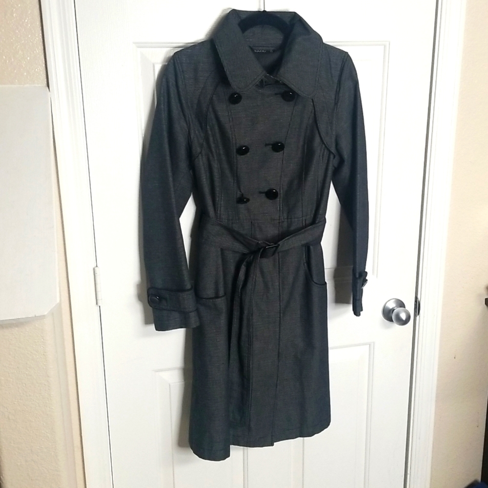 Classic Women's Fitted Trenchcoat